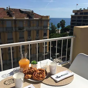100m De La Appartement